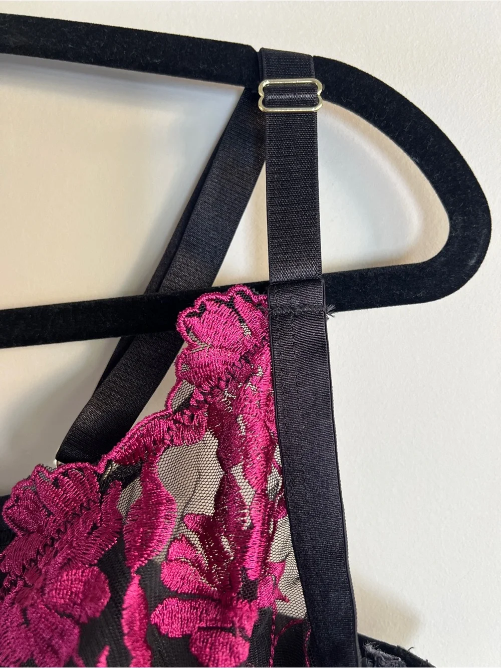 Torrid 1 XL Black Magenta Lace Floral Sexy Wide Back Sheer Underwire no pad bra